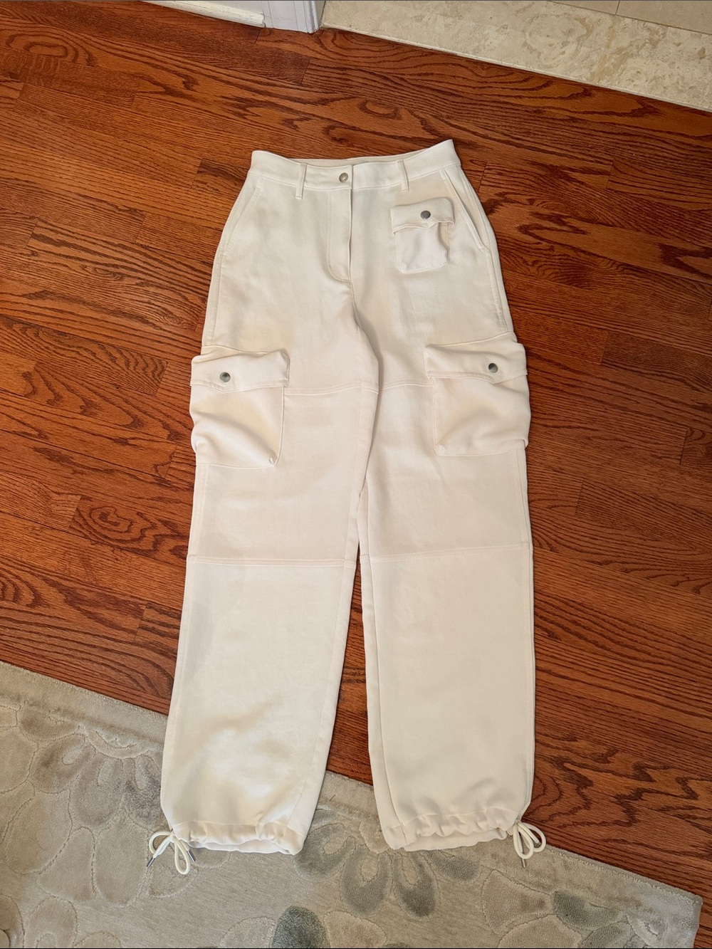 Aritzia light birch cargo pant size 0 has been worn